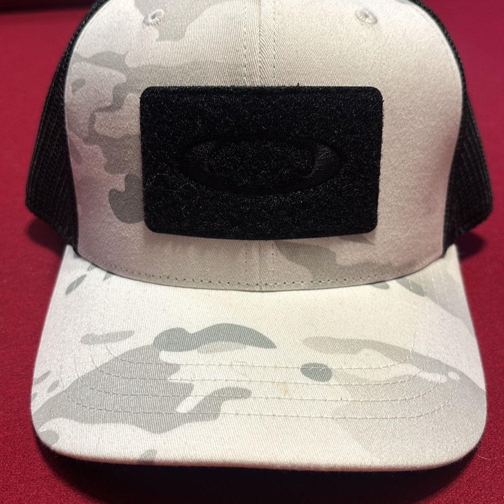 Oakley SnapBack hat - Picture 2 of 4
